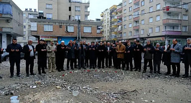 6 Şubat depreminde hayatını kaybedenler dualarla anıldı