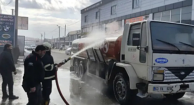 Alev alan yakıt tankeri korkulu anlar yaşattı