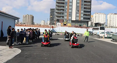 Şanlıurfa'da çocuklara teorik ve pratik trafik eğitimi verildi