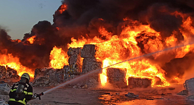 Şanlıurfa’da geri dönüşüm fabrikasındaki yangın söndürüldü