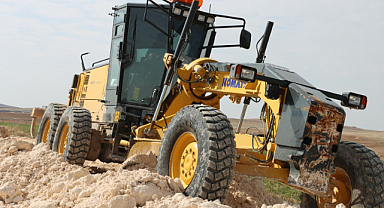 Şanlıurfa’da kırsal yollarda üstyapı çalışmaları sürüyor