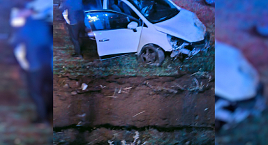 Şanlıurfa’da otomobil tarlaya girdi: 2 yaralı