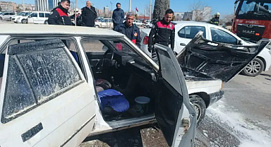 Şanlıurfa'da seyir halinde alev alan otomobil kullanılamaz hale geldi