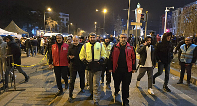Umut Kervanı Genel Başkanı Kurtaran, yıl dönmünde depremzedeleri yalnız bırakmadı
