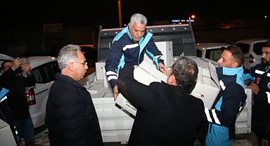 Başkan Kuş ve Ekibi Gece Yarısına Kadar Gıda Kolisi Dağıttı