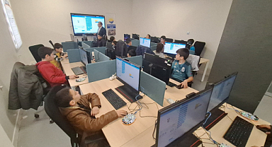 Büyükşehir Belediyesi ‘Digem’le, çocuklara robotik kodlama öğretiyor