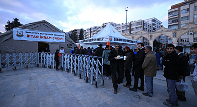 Büyükşehir iftar çadırları paylaşmanın ve dayanışmanın adresi oldu