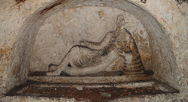 Şanlıurfa’da kaya mezarı envantere kaydedildi