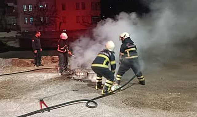 Şanlıurfa'da seyir halindeki otomobil yandı