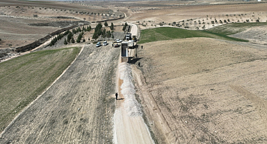 Suruç’a ulaşımı 25-30 kilometre kısaltacak yol, daha konforlu hale getiriliyor
