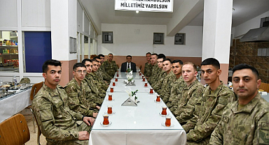 Vali Şıldak, hudut karakolunda mehmetçikle iftar yaptı