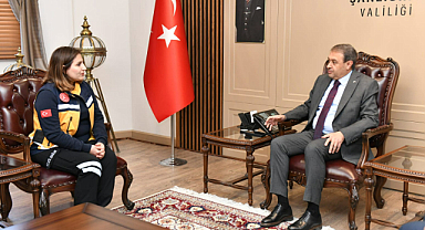 Vali Şıldak'tan bebeğin hayatını kurtaran 112 sağlık çalışanına ödül