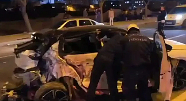 Eyyübiye'de otomobil ile kamyonet çarpıştı: 4 yaralı