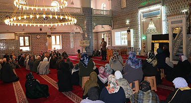 Hacı adayları Kâbe maketi erafında tavaf heyecanı yaşadı
