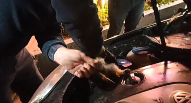 Motor kaputuna sıkışmıştı, itfaiye ekipleri tarafından kurtarıldı