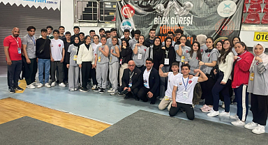 Şanlıurfa Bilek Güreşinde Türkiye’ye Gücünü Gösterdi