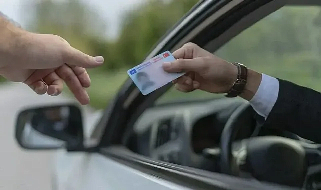 Ehliyeti olanlar dikkat! Ehliyet kartı tarih oluyor