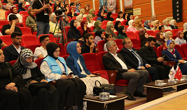 Şanlıurfa'da "İnsan Allah'ın Aynasıdır" konferansı yoğun ilgi gördü