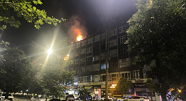 Şanlıurfa'da otel çatısında yangın paniği