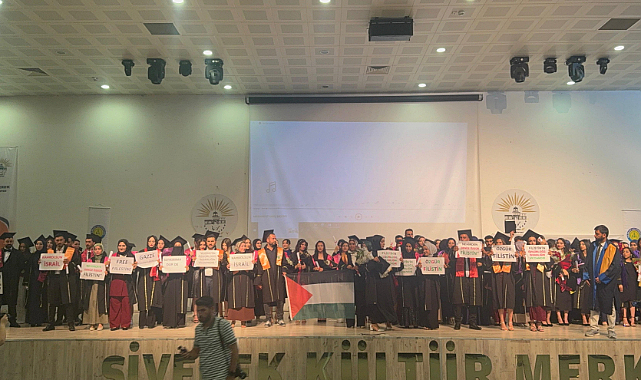 Siverek MYO öğrencilerinden mezuniyette Filistin'e destek
