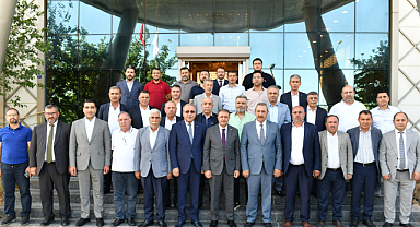 Vali Şıldak, sanayici ve üreticilerle bir araya geldi