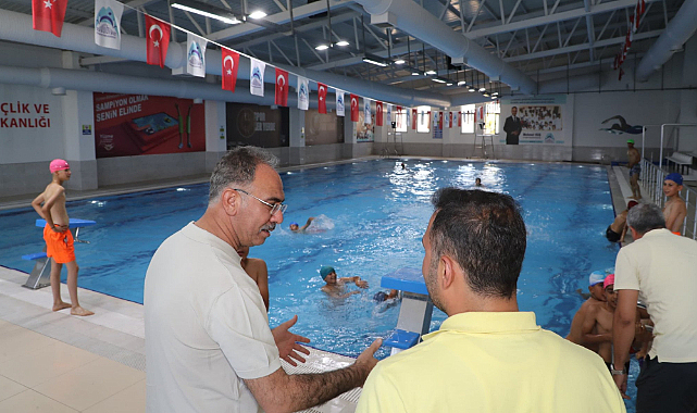Başkan Kuş, gençleri yüzme havuzuna davet etti