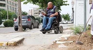 Dik rampalara engellilerden tepki: Kaldırım değil, engel yapılıyor