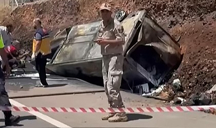 Hilvan'da yanıcı madde taşıyan araç takla attı, 1 ölü 1 yaralı