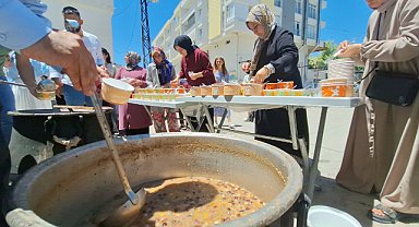 Bozova'da aşure ikramı yoğun ilgi gördü
