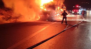 Ceylanpınar'da saman yüklü tır alev aldı, tamamen kullanılamaz hale geldi