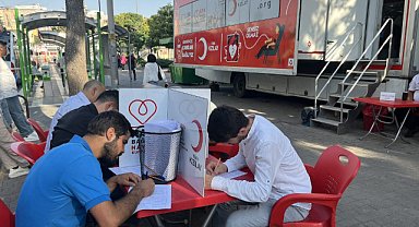 Hür Gençlik Şanlıurfa'dan Kızılay'a anlamlı destek: Kan bağışında bulundular
