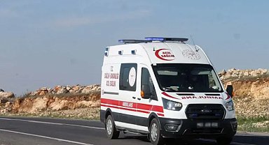 Minibüs ile otomobil çarpıştı: 5 yaralı 