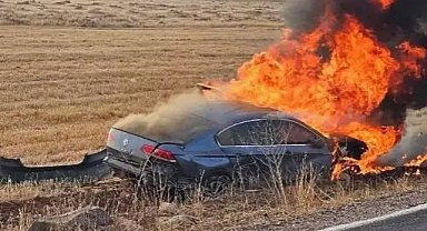 Şarampole devrilen otomobil yanarak küle döndü