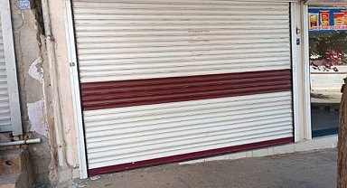 Elektrik kesilince esnaf dükkânda mahsur kaldı