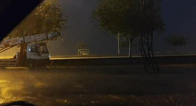 Hilvan'da gece sağanak yağış etkili oldu 