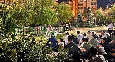 Parklarda manevi atmosfer: “Gençlik bizim en büyük sermayemiz”  