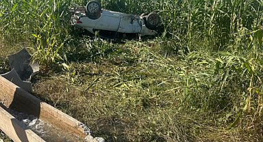 Harran’da korkunç kaza: otomobil su teknesine çarpıp tarlaya devrildi