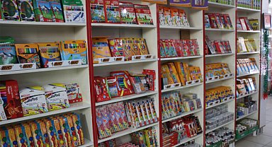 Şanlıurfa'da kırtasiye esnafı, okul sezonu hareketliliği ve fiyat artışlarıyla baş etmeye çalışıyor