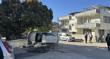 Okul servisi ile otomobil çarpıştı: Çok sayıda yaralı var