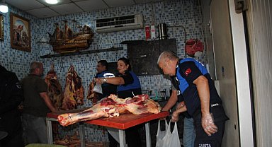 Şanlıurfa'da et depolarına şok baskın: 1 ton bozuk et lokantalara gitmeden imha edildi