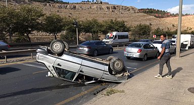 Şanlıurfa’da kontrolden çıkan araç ters döndü: sürücü yaralı