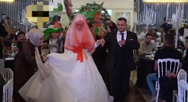 Şanlıurfa'da örnek davranış: Yeni evli çift, düğün salonuna Filistin bayraklarıyla girdi