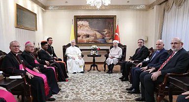 Sosyal medyanın gündemi: Kravatlı müftüler, Sutanalı papazlar