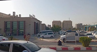 Traktör römorkunda uyuyan genç feci şekilde can verdi