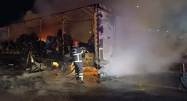 Otoyolda seyir halindeki beyaz eşya yüklü araç alev aldı